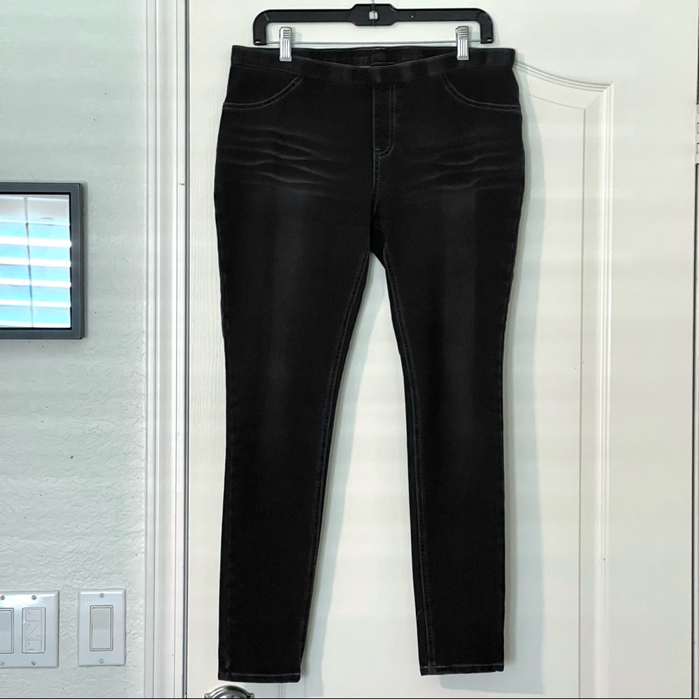 HUE Stretch Black Jean Style Leggings, Size L